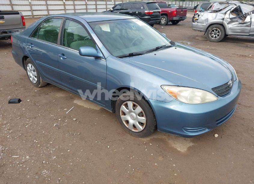 2002 Toyota Camry LE (VIN 4T1BE32K52U594800) main photo