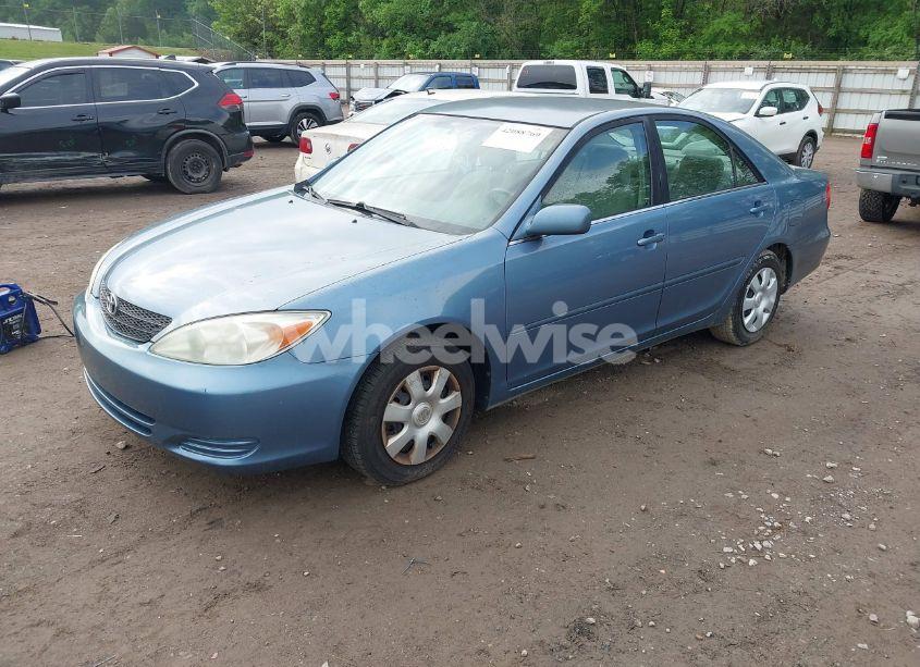 Photo 2 of 2002 Toyota Camry LE (VIN 4T1BE32K52U594800)