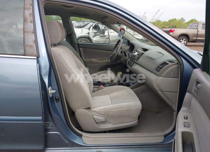 Photo 5 of 2002 Toyota Camry LE (VIN 4T1BE32K52U594800)