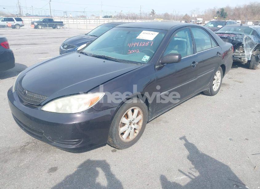 Photo 2 of 2002 Toyota Camry XLE (VIN 4T1BE32K52U609926)