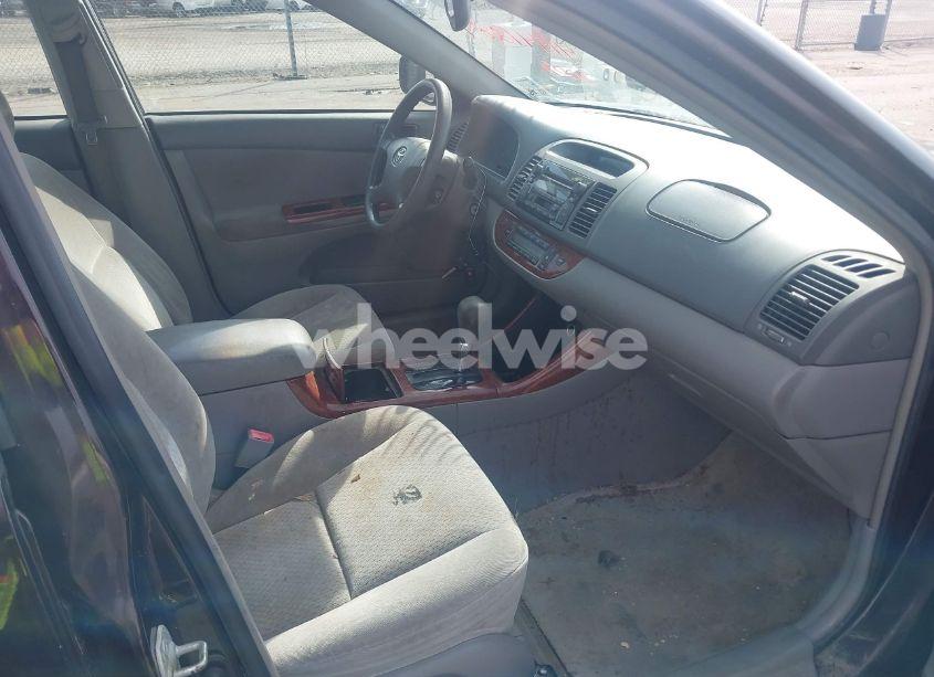 Photo 5 of 2002 Toyota Camry XLE (VIN 4T1BE32K52U609926)