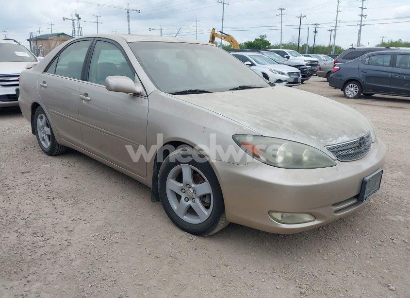 2002 Toyota Camry SE (VIN 4T1BE32K52U614799) main photo