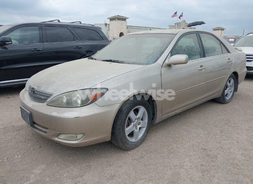 Photo 2 of 2002 Toyota Camry SE (VIN 4T1BE32K52U614799)