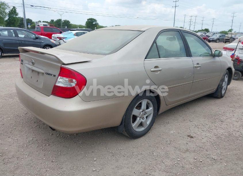 Photo 4 of 2002 Toyota Camry SE (VIN 4T1BE32K52U614799)