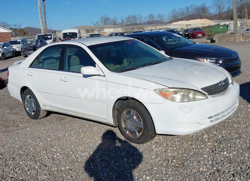 2003 Toyota Camry LE (VIN 4T1BE32K53U126003) main photo