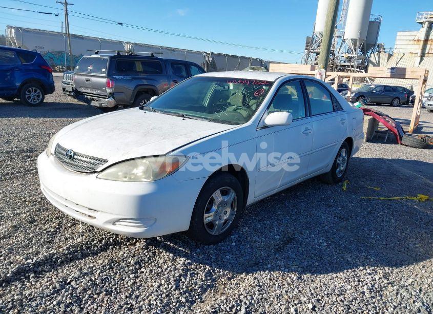 Photo 2 of 2003 Toyota Camry LE (VIN 4T1BE32K53U126003)