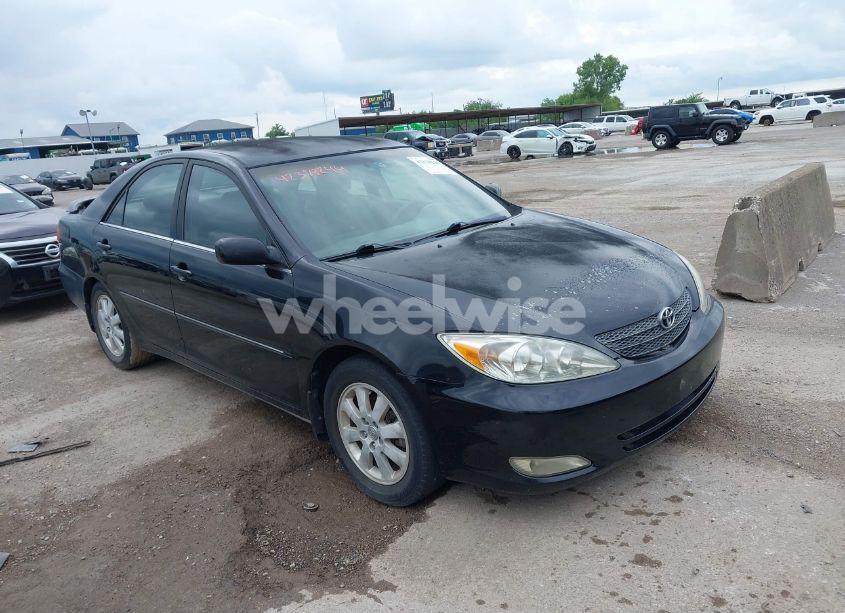 2003 Toyota Camry XLE (VIN 4T1BE32K53U133842) main photo