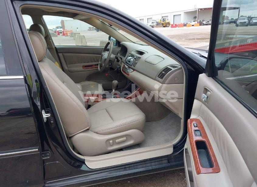 Photo 5 of 2003 Toyota Camry XLE (VIN 4T1BE32K53U133842)