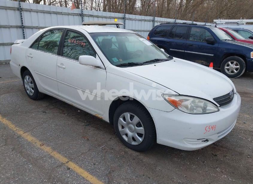 2003 Toyota Camry LE (VIN 4T1BE32K53U171619) main photo