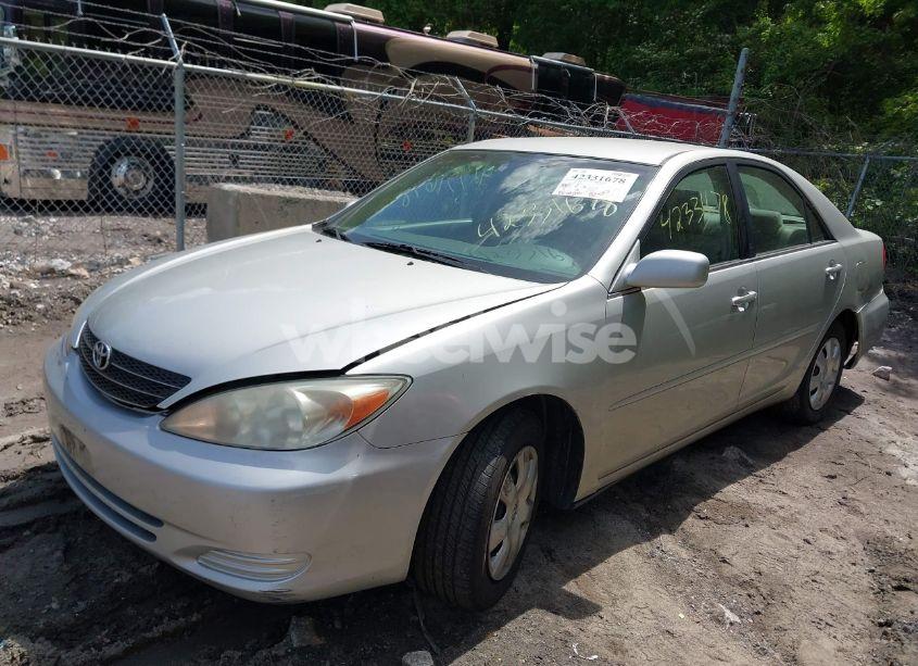 Photo 2 of 2003 Toyota Camry LE (VIN 4T1BE32K53U203176)