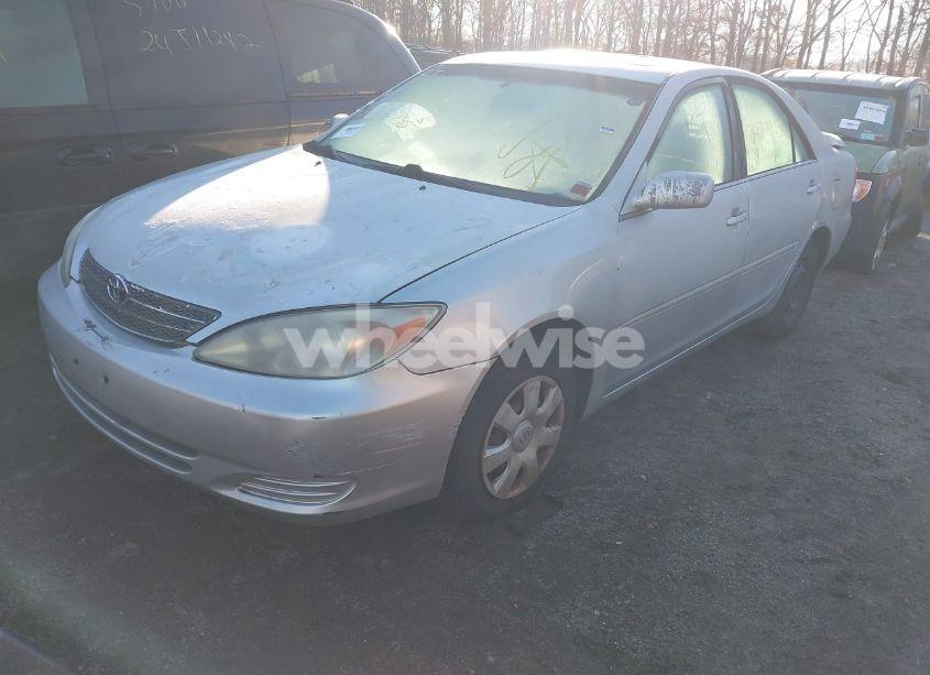 Photo 2 of 2003 Toyota Camry LE (VIN 4T1BE32K53U237943)