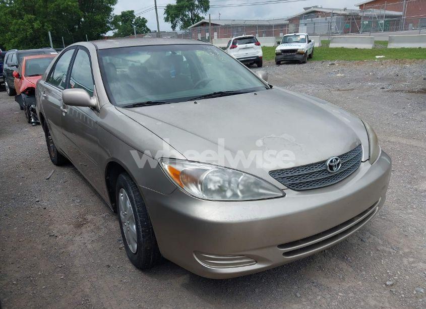 2003 Toyota Camry LE (VIN 4T1BE32K53U241944) main photo