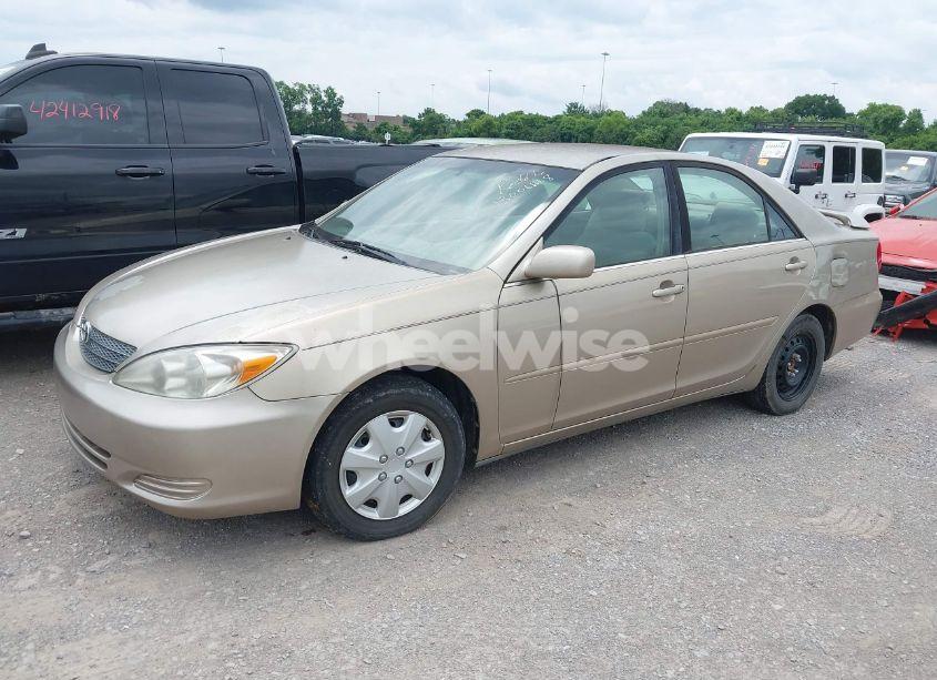 Photo 2 of 2003 Toyota Camry LE (VIN 4T1BE32K53U241944)