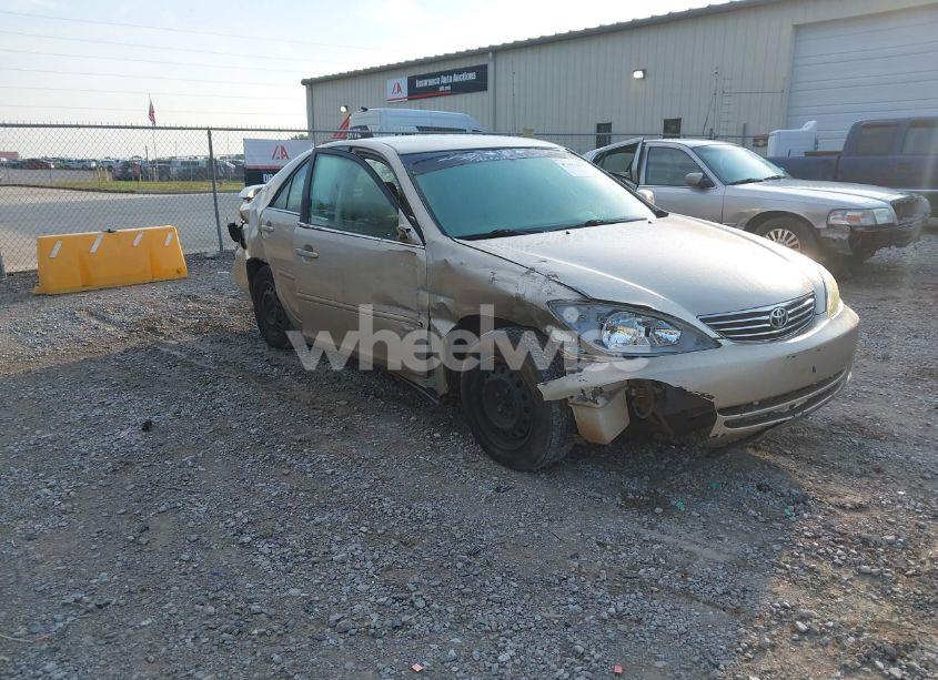2003 Toyota Camry LE (VIN 4T1BE32K53U245928) main photo