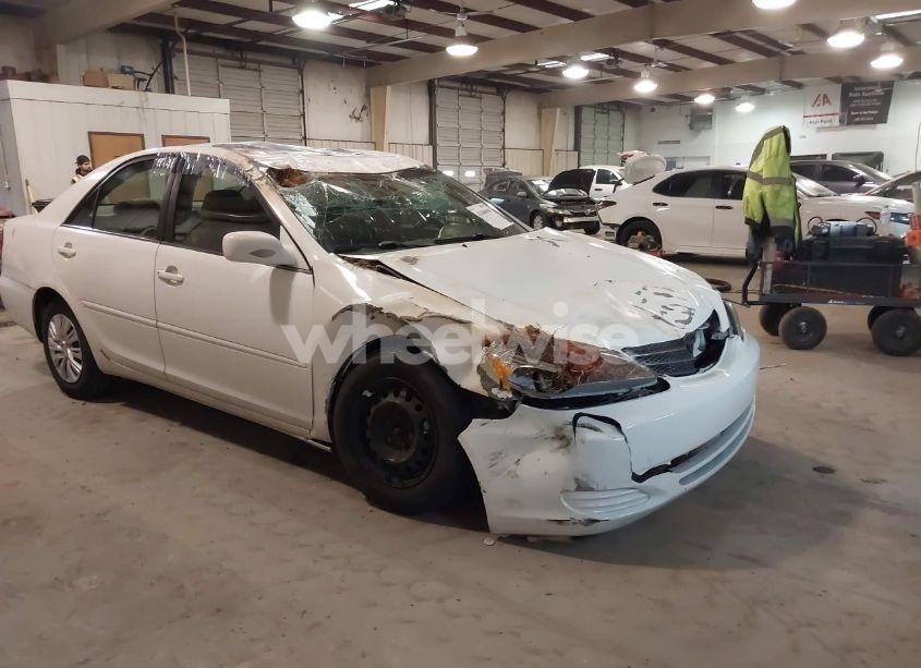 2003 Toyota Camry LE (VIN 4T1BE32K53U648369) main photo