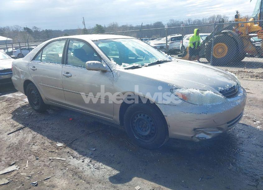 2003 Toyota Camry LE (VIN 4T1BE32K53U674485) main photo