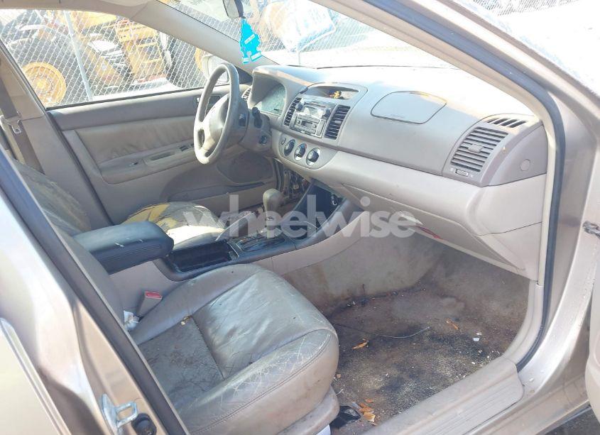 Photo 5 of 2003 Toyota Camry LE (VIN 4T1BE32K53U674485)