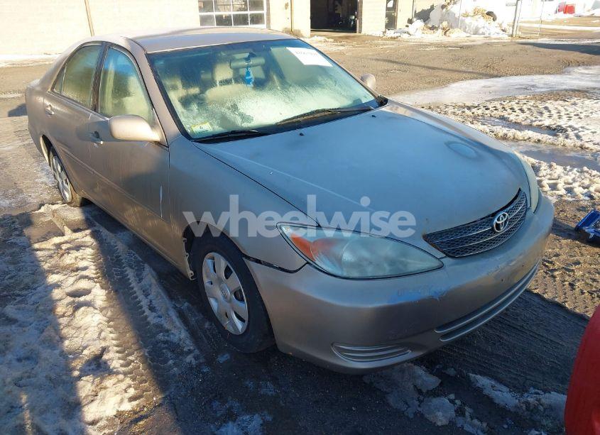2003 Toyota Camry LE (VIN 4T1BE32K53U738296) main photo