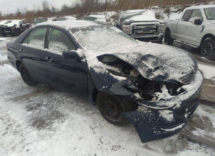 2004 Toyota Camry LE (VIN 4T1BE32K54U354780) main photo