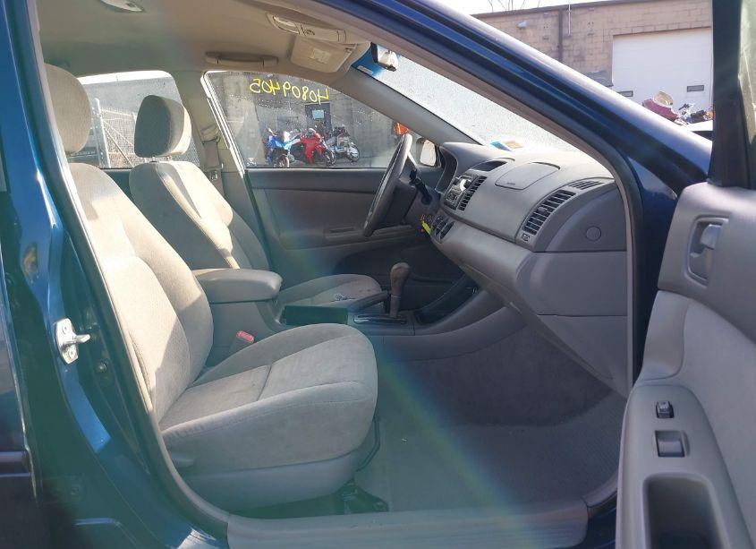 Photo 4 of 2004 Toyota Camry LE (VIN 4T1BE32K54U354780)