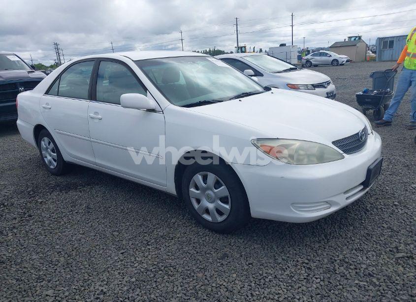 2004 Toyota Camry LE (VIN 4T1BE32K54U363334) main photo