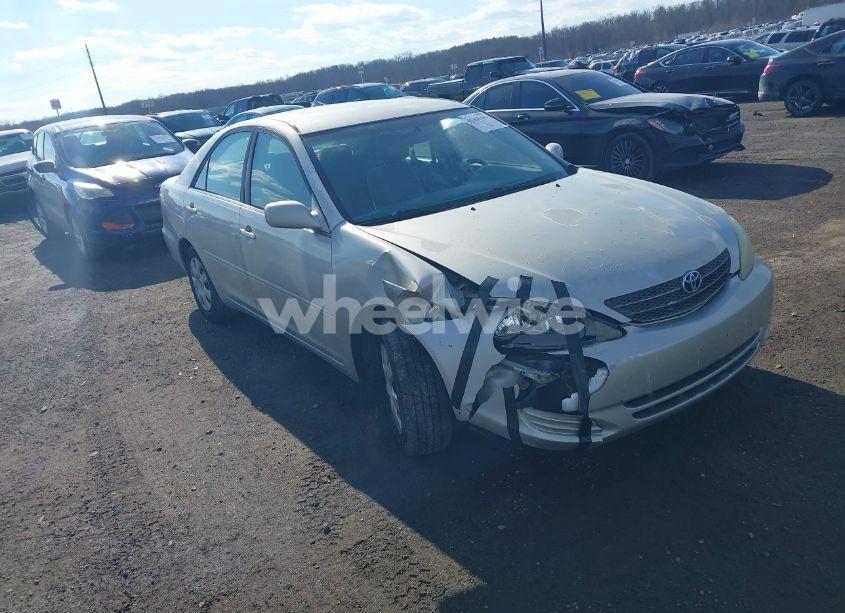 2004 Toyota Camry LE (VIN 4T1BE32K54U814150) main photo
