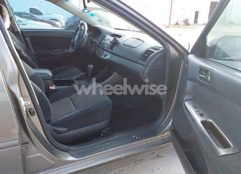 Photo 5 of 2004 Toyota Camry SE (VIN 4T1BE32K54U814987)