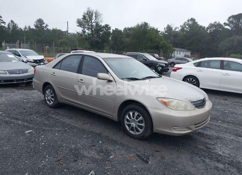 2004 Toyota Camry LE (VIN 4T1BE32K54U823690) main photo