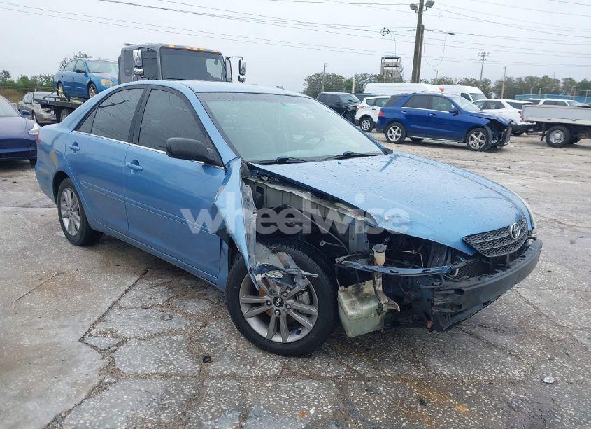 2004 Toyota Camry LE (VIN 4T1BE32K54U826167) main photo