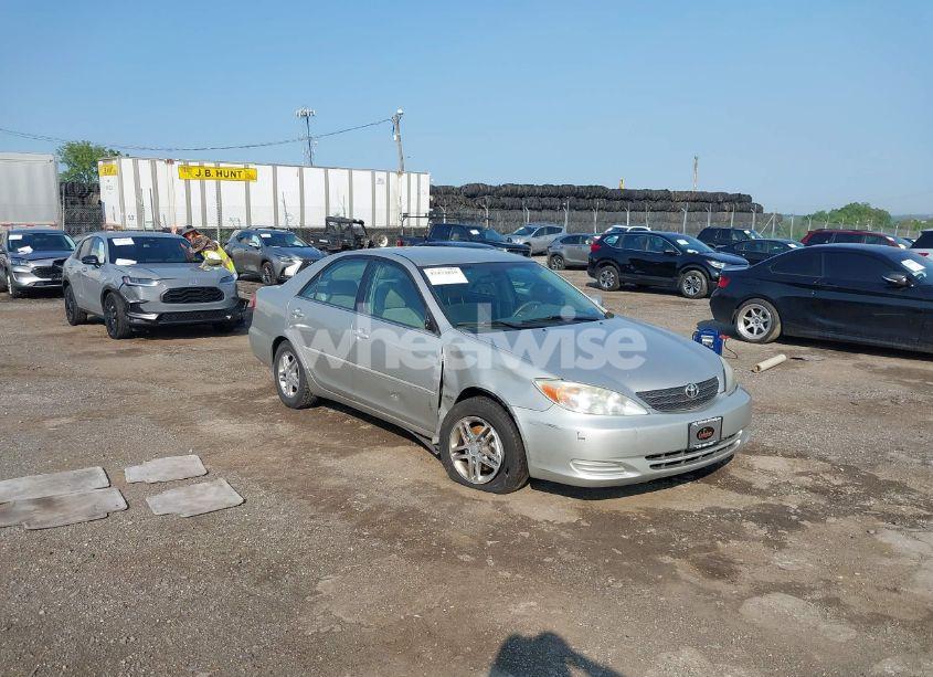 2004 Toyota Camry LE (VIN 4T1BE32K54U837136) main photo