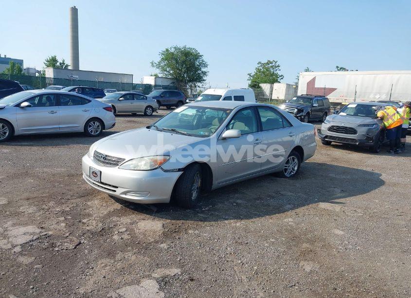 Photo 2 of 2004 Toyota Camry LE (VIN 4T1BE32K54U837136)