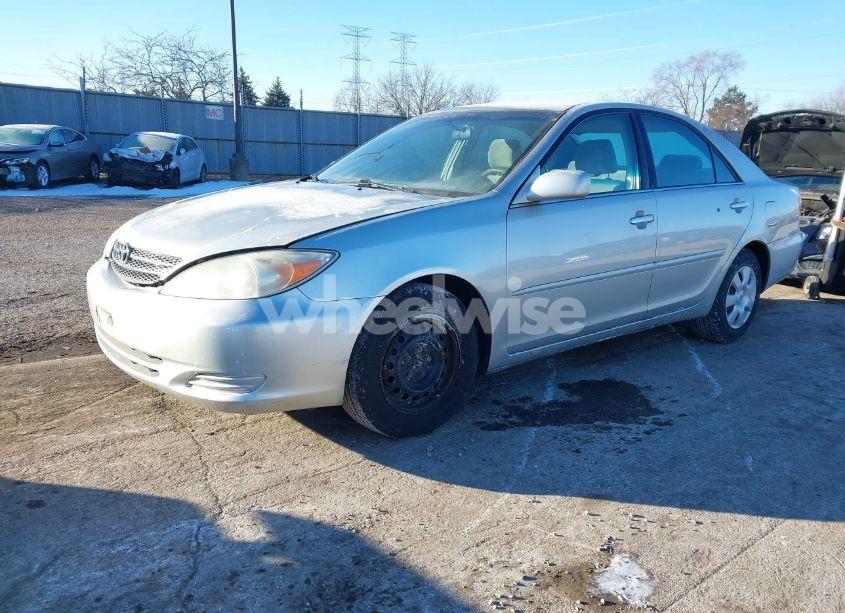 Photo 2 of 2004 Toyota Camry LE (VIN 4T1BE32K54U839730)