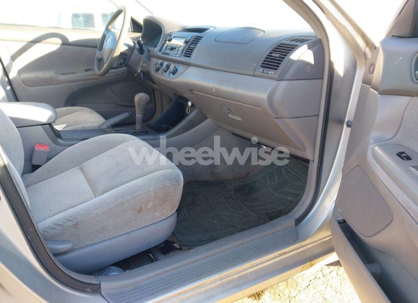 Photo 5 of 2004 Toyota Camry LE (VIN 4T1BE32K54U839730)