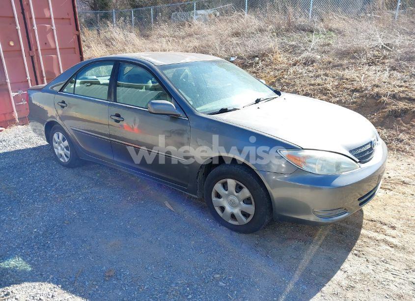 2004 Toyota Camry LE (VIN 4T1BE32K54U904138) main photo