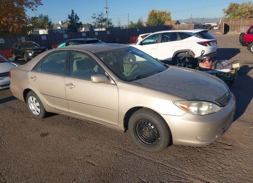 2004 Toyota Camry LE (VIN 4T1BE32K54U905354) main photo