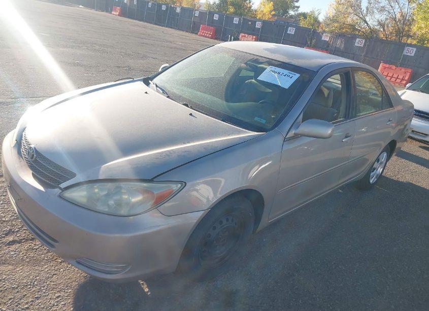 Photo 2 of 2004 Toyota Camry LE (VIN 4T1BE32K54U905354)