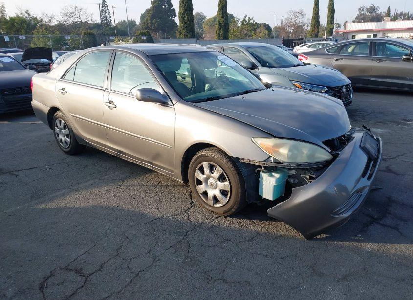 2004 Toyota Camry LE (VIN 4T1BE32K54U921764) main photo