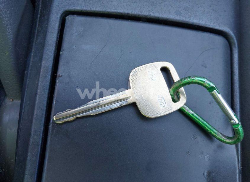 Photo 11 of 2005 Toyota Camry LE (VIN 4T1BE32K55U003658)