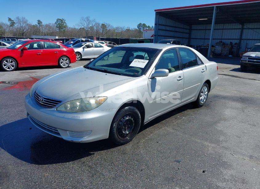Photo 2 of 2005 Toyota Camry LE (VIN 4T1BE32K55U003658)
