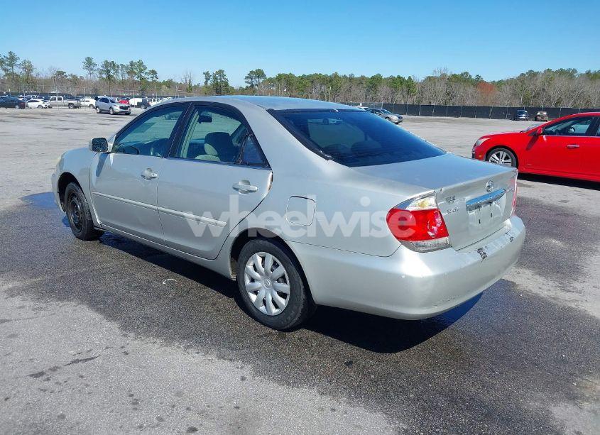 Photo 3 of 2005 Toyota Camry LE (VIN 4T1BE32K55U003658)