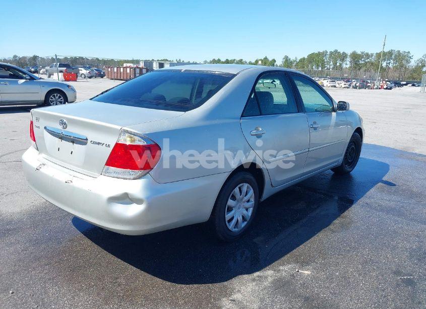 Photo 4 of 2005 Toyota Camry LE (VIN 4T1BE32K55U003658)
