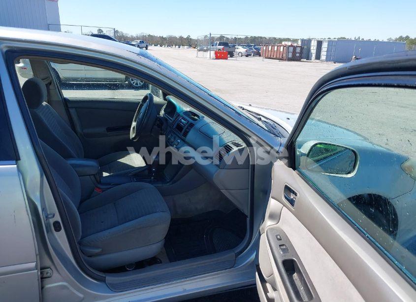 Photo 5 of 2005 Toyota Camry LE (VIN 4T1BE32K55U003658)