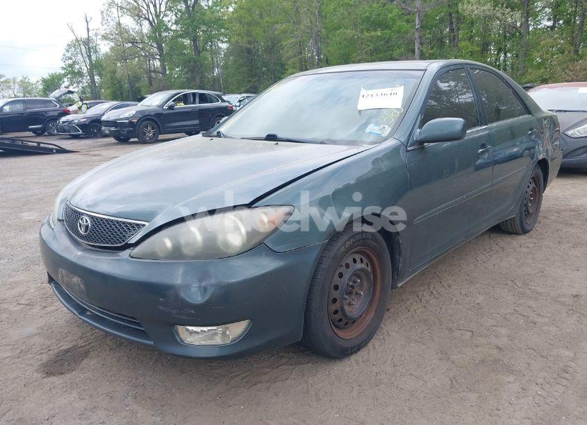 Photo 2 of 2005 Toyota Camry SE (VIN 4T1BE32K55U008682)