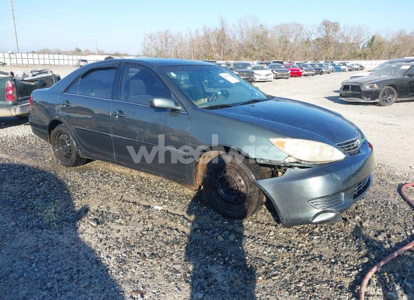 2005 Toyota Camry LE (VIN 4T1BE32K55U012344) main photo