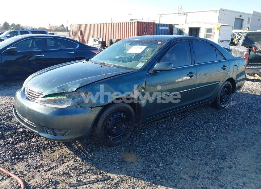 Photo 2 of 2005 Toyota Camry LE (VIN 4T1BE32K55U012344)