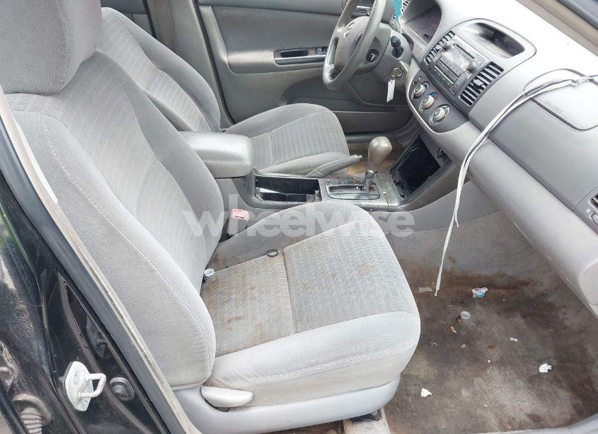 Photo 5 of 2005 Toyota Camry STD (VIN 4T1BE32K55U012604)