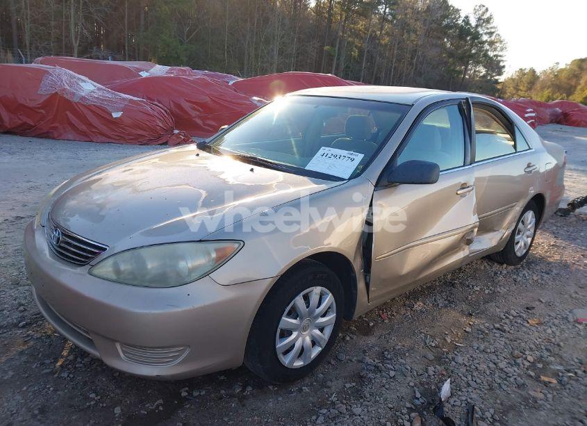 Photo 2 of 2005 Toyota Camry STD (VIN 4T1BE32K55U056456)