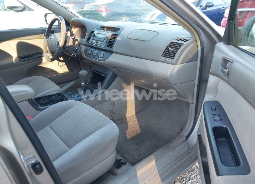 Photo 5 of 2005 Toyota Camry STD (VIN 4T1BE32K55U056456)