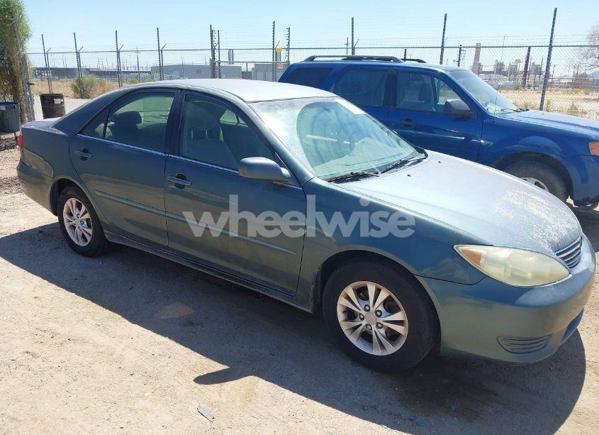 2005 Toyota Camry LE (VIN 4T1BE32K55U078599) main photo