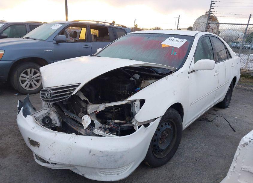 Photo 2 of 2005 Toyota Camry LE (VIN 4T1BE32K55U387716)